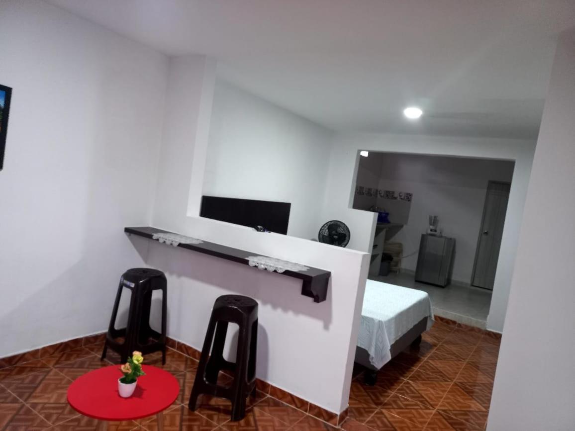 Apartaestudios El Jardin Cali Chambre photo