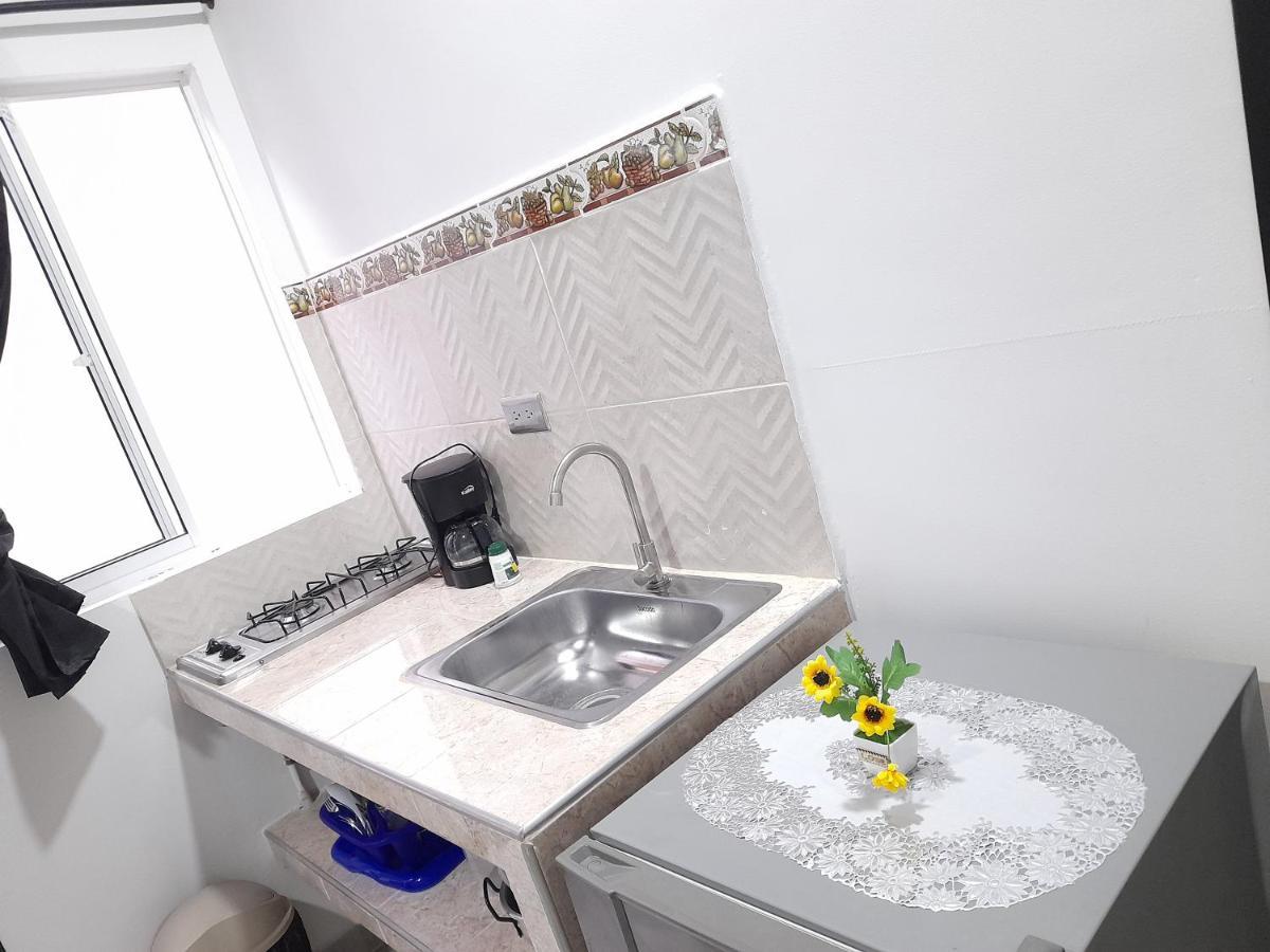 Apartaestudios El Jardin Cali Chambre photo